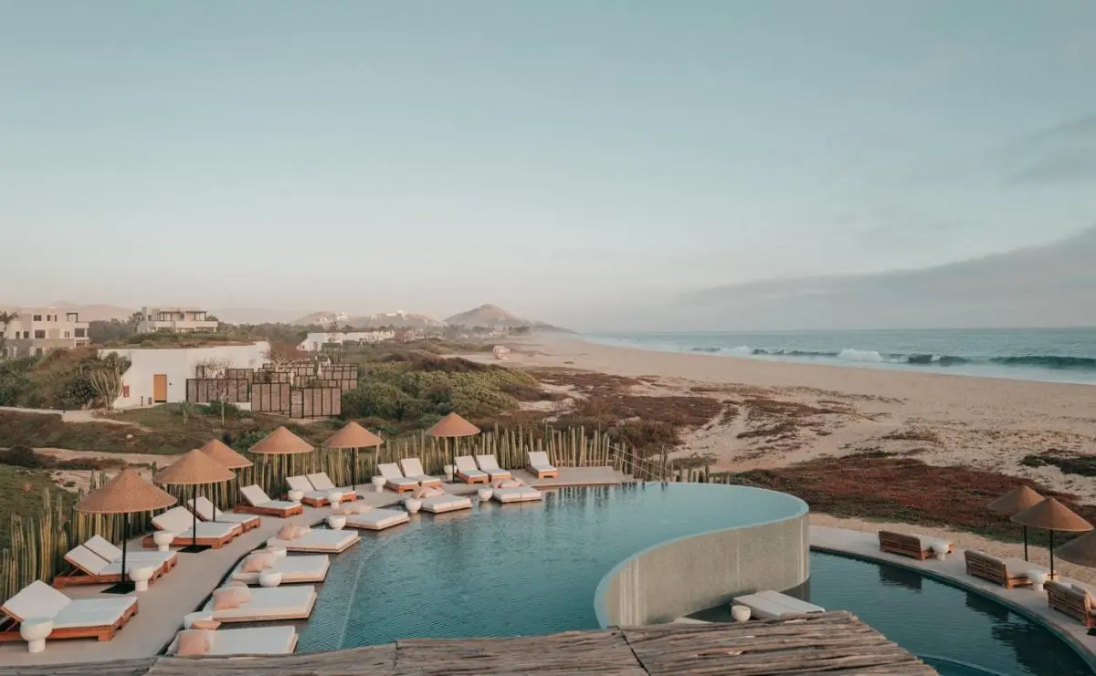 Kimpton Mas Olas — Pools above the beach