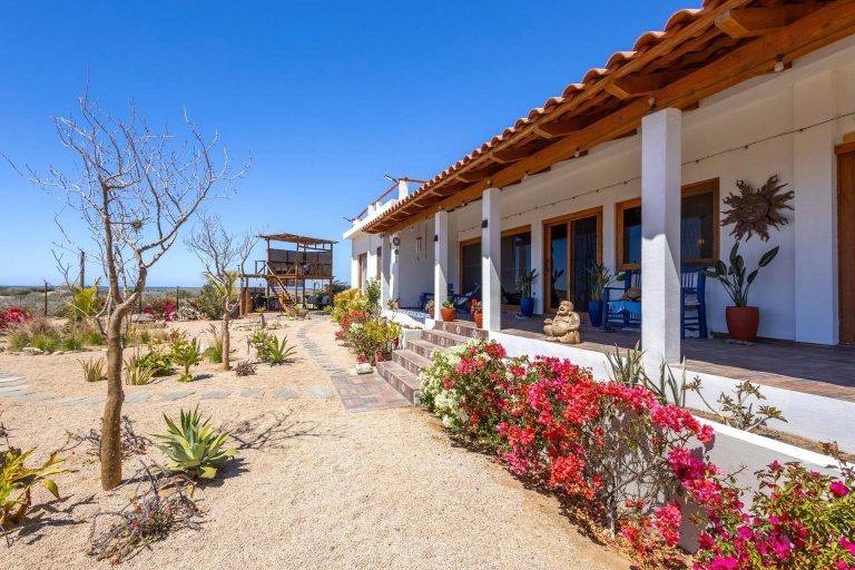 Cerritos Beach House – Houses for sale in Cerritos