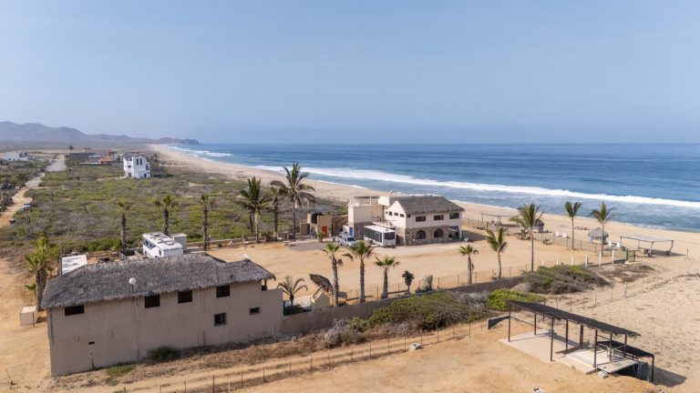 Cerritos Beach Palace – Houses for sale in Cerritos