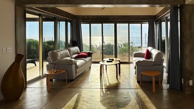 Salty's Beach House – photo 4