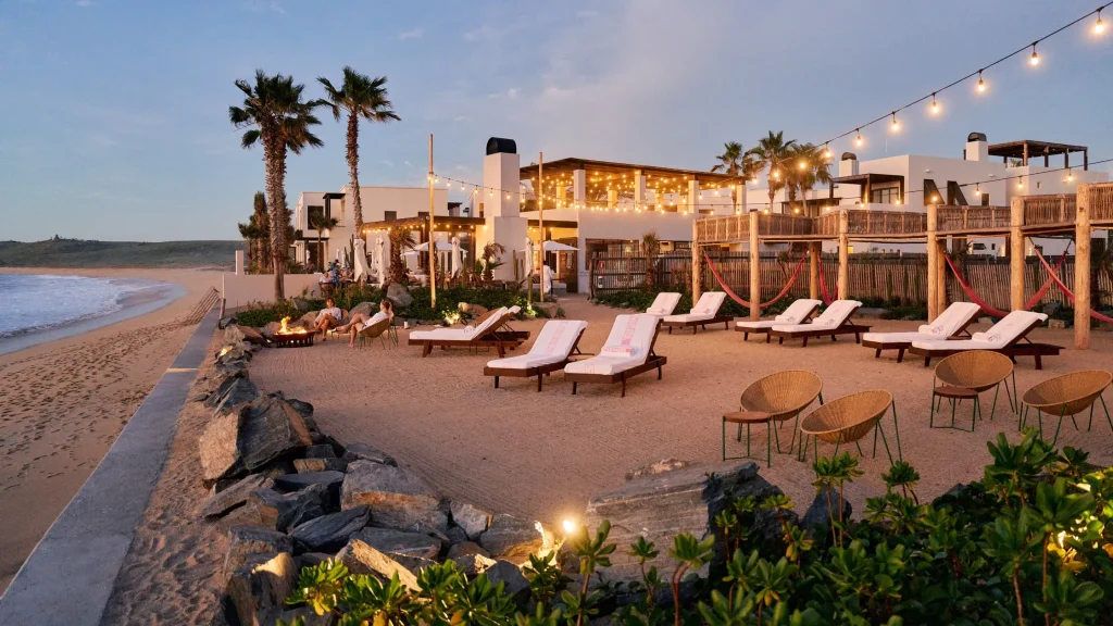 Hotel San Cristóbal — Loungers on the sand