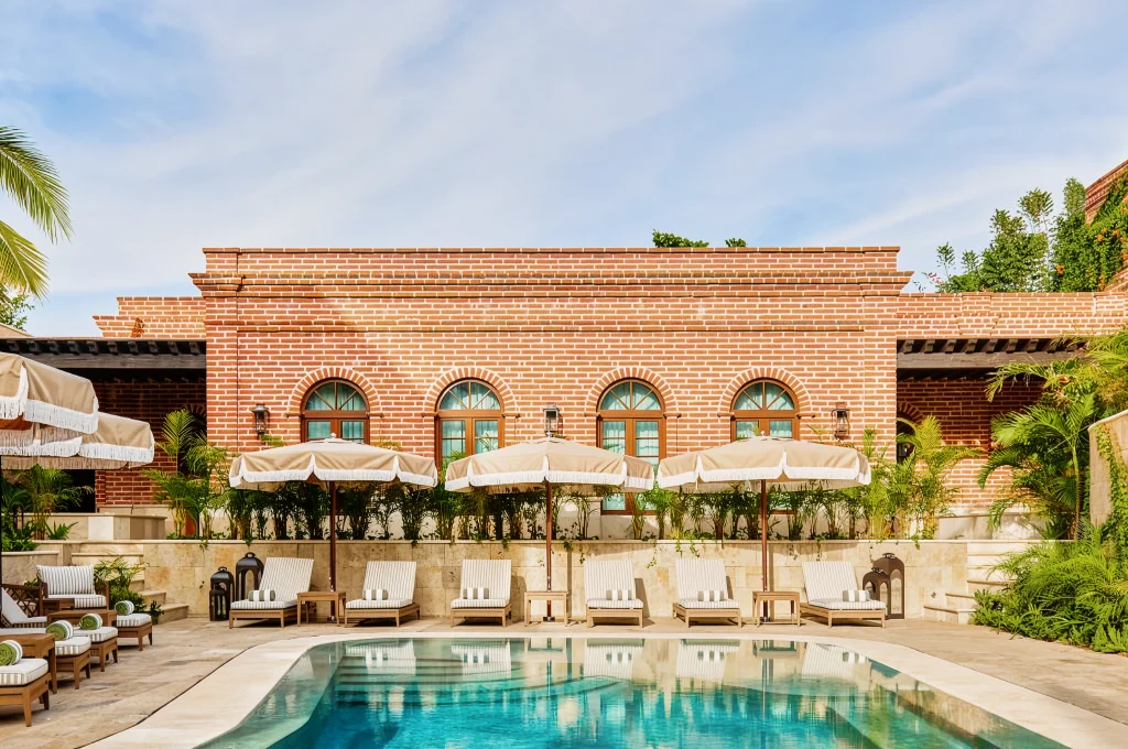 The pool of a hotel in the centre, Todos Santos